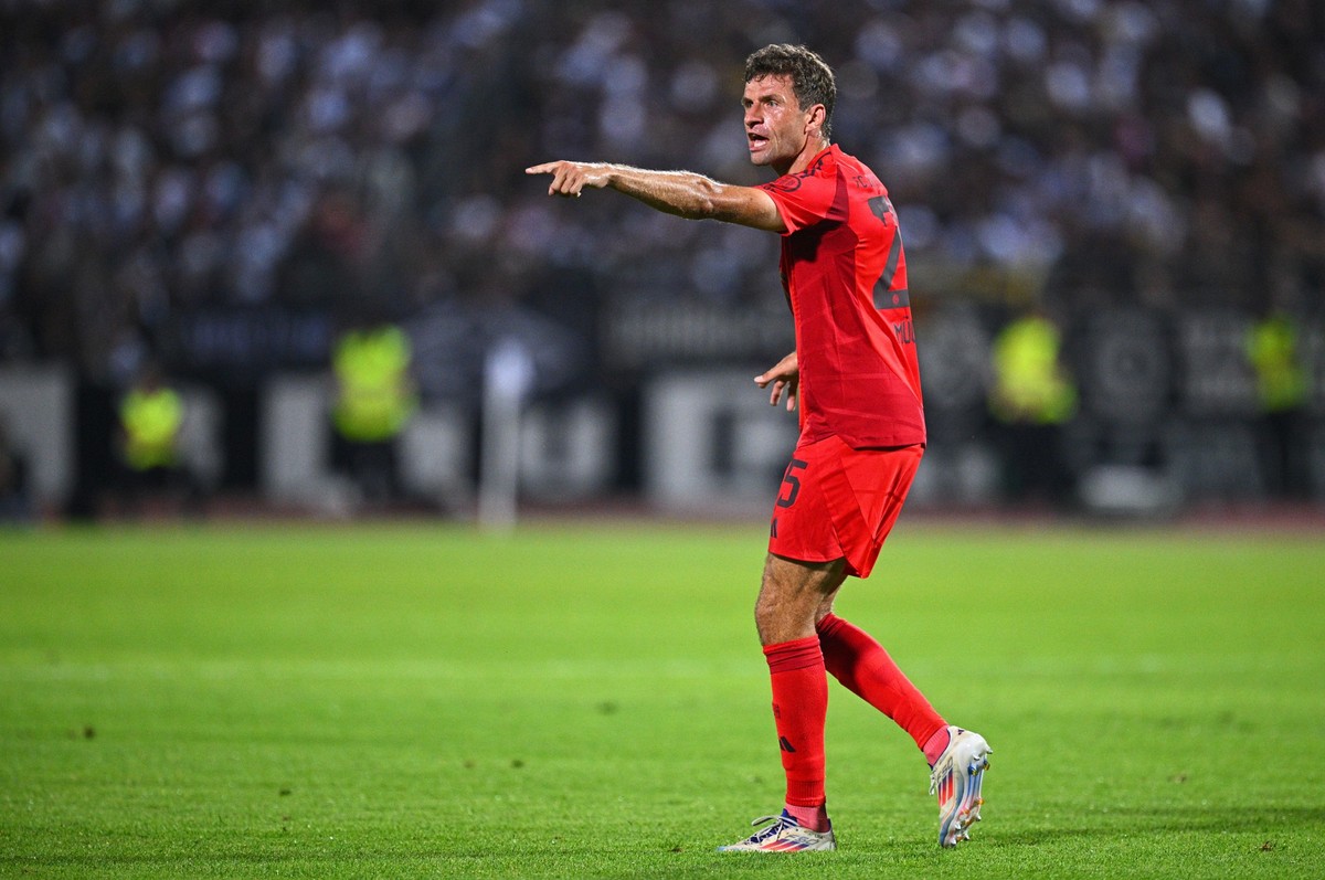 16.08.2024, Baden-Württemberg, Ulm: Fußball, DFB-Pokal, 1. Runde, SSV Ulm 1846 - Bayern München, Donaustadion: Münchens Thomas Müller. WICHTIGER HINWEIS: Gemäß den Vorgaben der DFL Deutsche Fußball Li ...