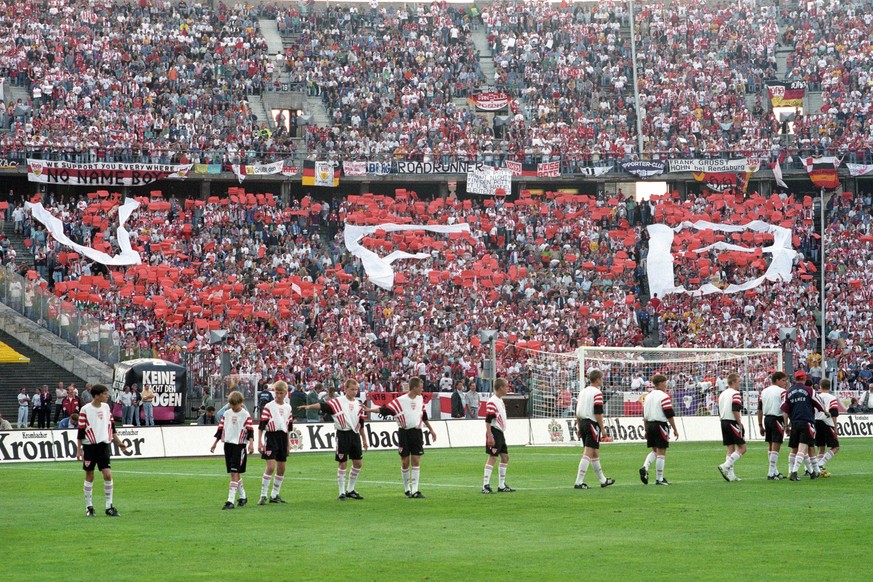 Stuttgart holte mit Trainer Jogi Löw und dem magischen Dreieck Elber-Bobic-Balakov 1997 im Finale gegen Energie Cottbus den Pott. Die Fans sorgten vorher für die richtige Motivation, zumindest gaben s ...