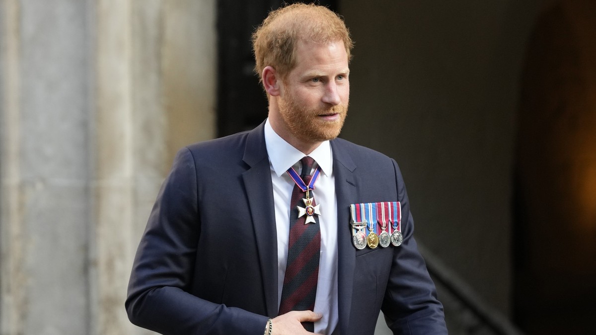 ARCHIV - 08.05.2024, Großbritannien, London: Der britische Prinz Harry verlässt die St. Paul&#039;s Cathedral, nachdem er an einem Dankgottesdienst zum 10-jährigen Bestehen der Invictus Games Foundati ...
