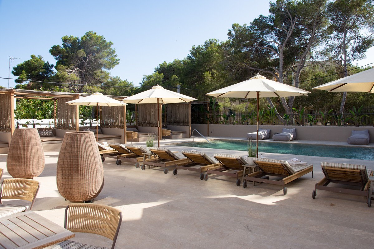 25.06.2022, Spanien, Portocolom: Blick auf den Pool des neuen �Barefoot Hotel Mallorca� an der Ostk�ste Mallorcas des Schauspielers, Regisseurs und Unternehmers T. Schweiger. Foto: Ingo Wohlfeil/dpa + ...