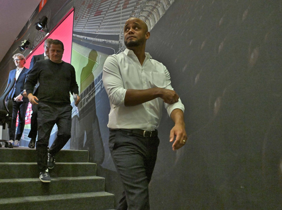 30.05.2024, Fussball 1. Bundesliga 2024/2025, FC Bayern M�nchen, Vorstellungs-PK Trainer Vincent Kompany, in der Allianz-Arena M�nchen. *** 30 05 2024, Football 1 Bundesliga 2024 2025, FC Bayern Munic ...