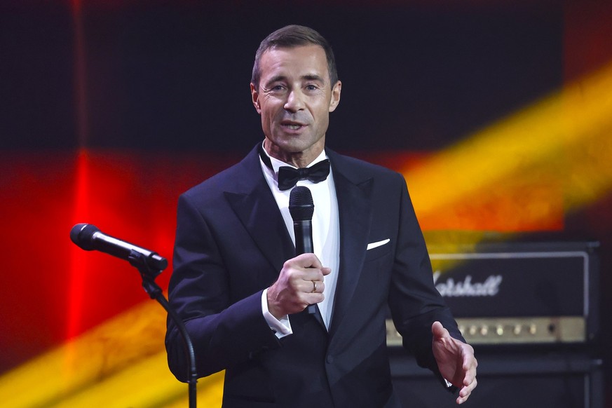 HAMBURG, GERMANY - OCTOBER 20: Kai Pflaume during the &quot;Goldene Bild der Frau&quot; Award Ceremony 2021 at Stage Theater Neue Flora on October 20, 2021 in Hamburg, Germany. (Photo by Franziska Kru ...