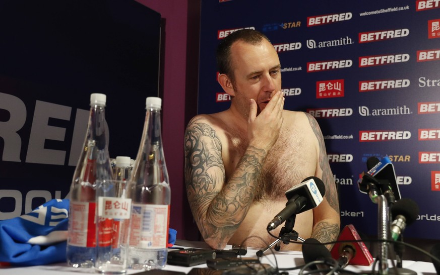 Bilder des Tages - SPORT (180508) -- SHEFFIELD, May 8, 2018 -- Mark Williams of Wales reacts during the press conference PK Pressekonferenz after his final against John Higgins of Scotland at the Worl ...