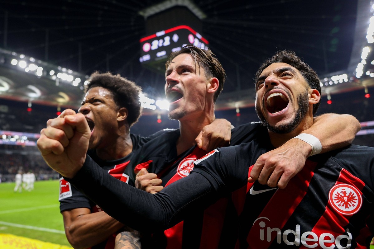 Sport Bilder des Tages 20.12.2023 Fussball 1.Bundesliga 16.Spieltag Eintracht Frankfurt - Borussia M�nchengladbach v.l.,Jessic Ngankam Eintracht Frankfurt, Robin Koch Eintracht Frankfurt, Omar Marmous ...