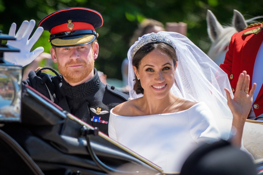 Harry und Meghan: Am 19. Mai 2018 gaben sich die beiden romantisch auf Schloss Windsor das Jawort. Knapp ein Jahr später wurden sie Eltern des Kindes Archie Harrison Mountbatten-Windsor.