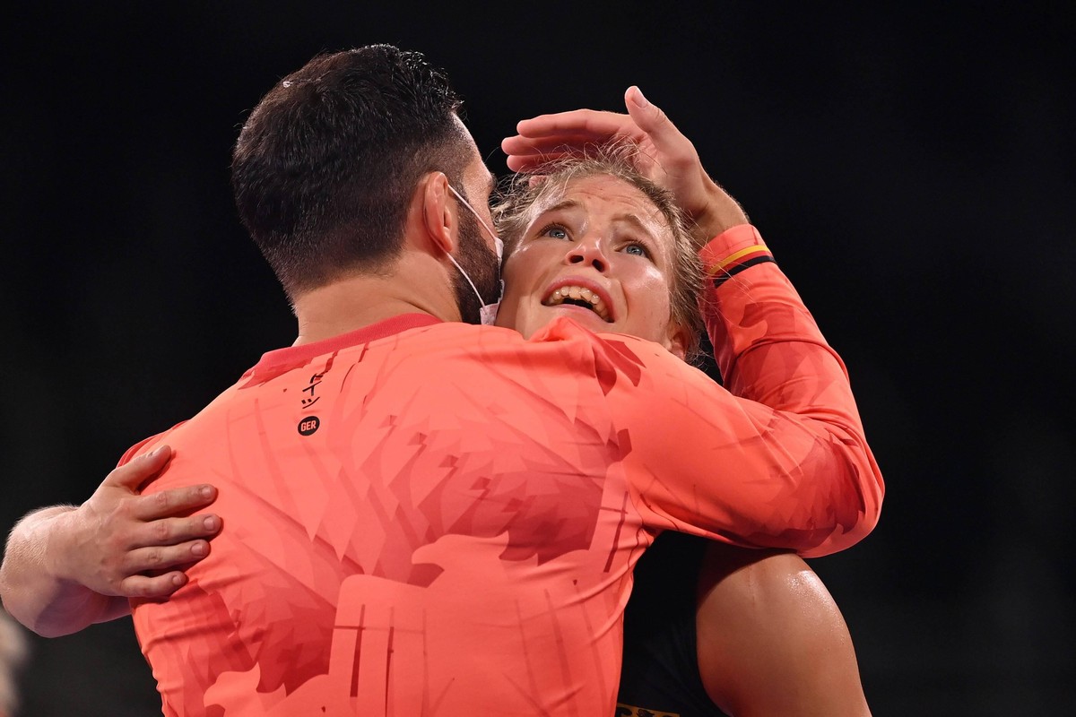 Aline Rotter Focken GER,Schlussjubel mit Trainer. winner,Sieger,Olympiasiegerin, Jubel,Freude,Begeisterung, Ringen,Wrestling Women 76 kg am 02.08..2021, Olympische Sommerspiele 2020, vom 23.07. - 08.0 ...