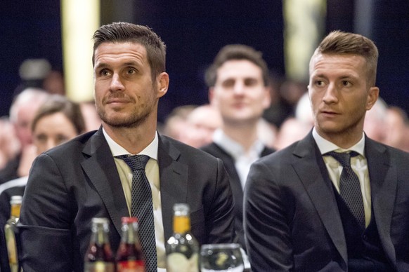 Sebastian Kehl (l.) und Marco Reus auf einer BVB-Mitgliederversammlung. Beide wechselten einst überraschend zum BVB statt zu den Bayern.
