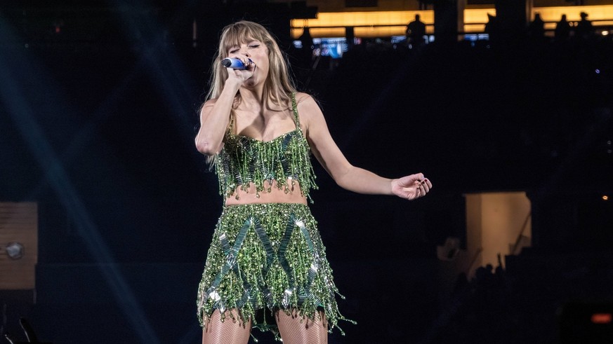 March 31, 2023, Arlington, Texas, USA: TAYLOR SWIFT performs during the Arlington, Texas stop of her Eras Tour. Arlington USA PUBLICATIONxINxGERxSUIxAUTxONLY - ZUMA Pho 20230331_mda_m258_096 Copyright ...