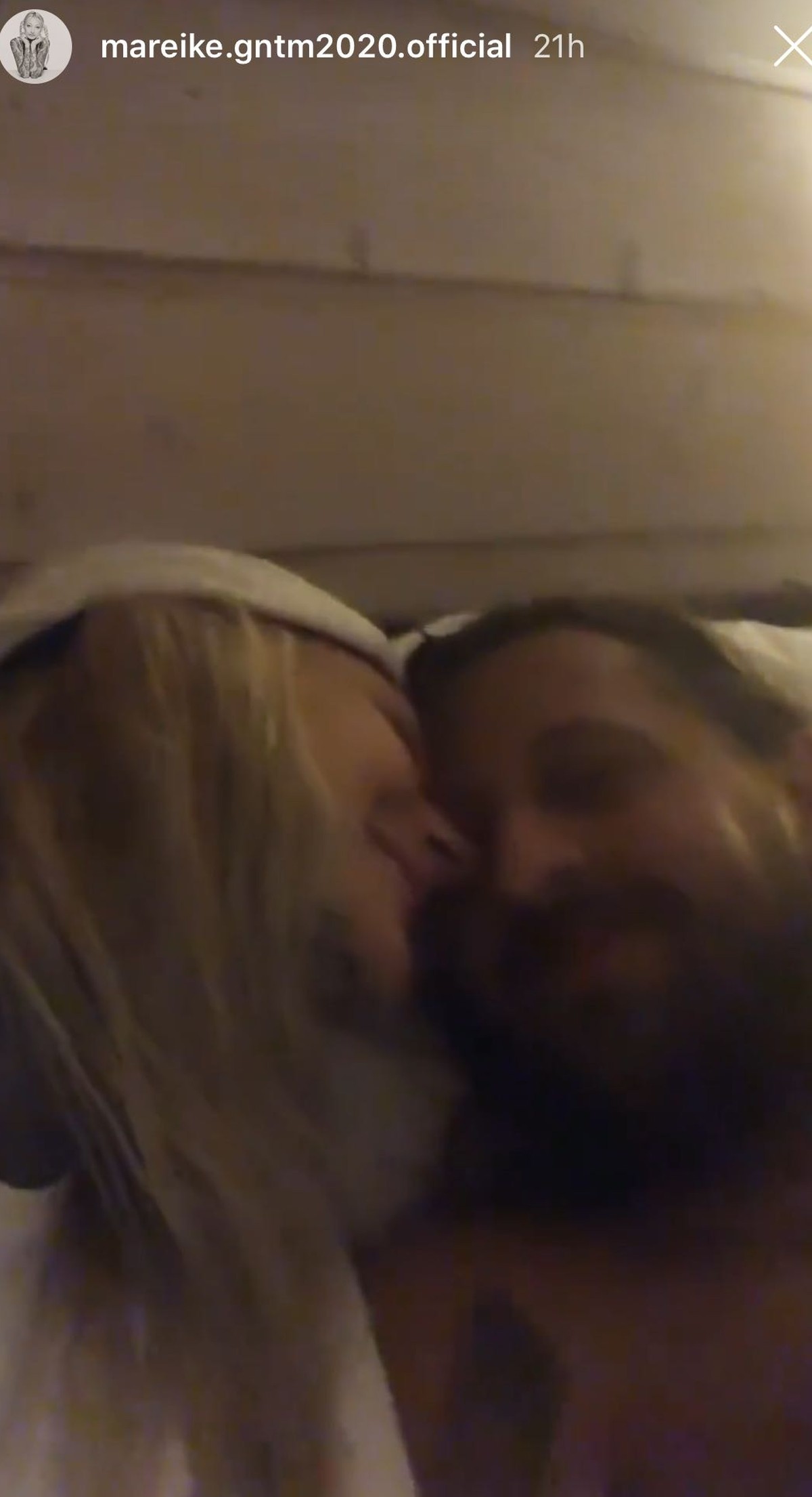 Mareike und Philipp: Das Paar macht das Beste aus der Situation.