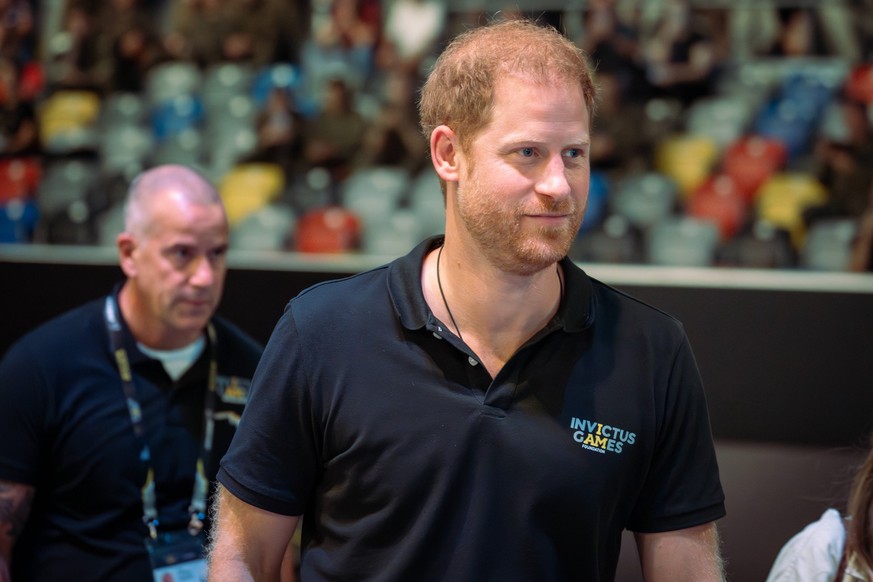 Invictus Games 2023 in Duesseldorf Prinz Harry, Duke of Sussex im Portrait bei seinem Besuch der Spiele im Rollstuhl Basketball in der Merkur Spiel Arena bei den Invictus Games 2023 in Duesseldorf, Du ...