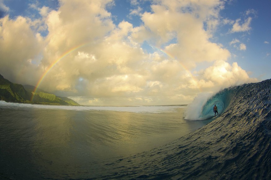 Jan. 12, 2012 - Teahupoo, Tahiti - Surfer Magazine s Photo of the Year winner. Surf and water photographer Zak Noyle/A-Frame captures surfer CHRISTIAN REDONGO pulls into a Teahupoo tube while the moun ...