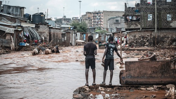 240430 -- NAIROBI, April 30, 2024 -- People are seen in a flood-affected area in the Mathare slums in Nairobi, Kenya, on April 30, 2024. Heavy rains pounding several parts of Kenya and devastating fla ...