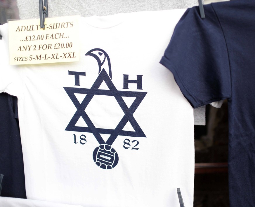 Ein T-Shirt für Tottenham-Fans mit Davidstern.