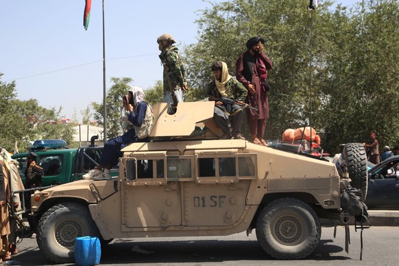 Die Taliban haben die afghanische Hauptstadt Kabul eingenommen und kontrollieren die Landesgrenzen.