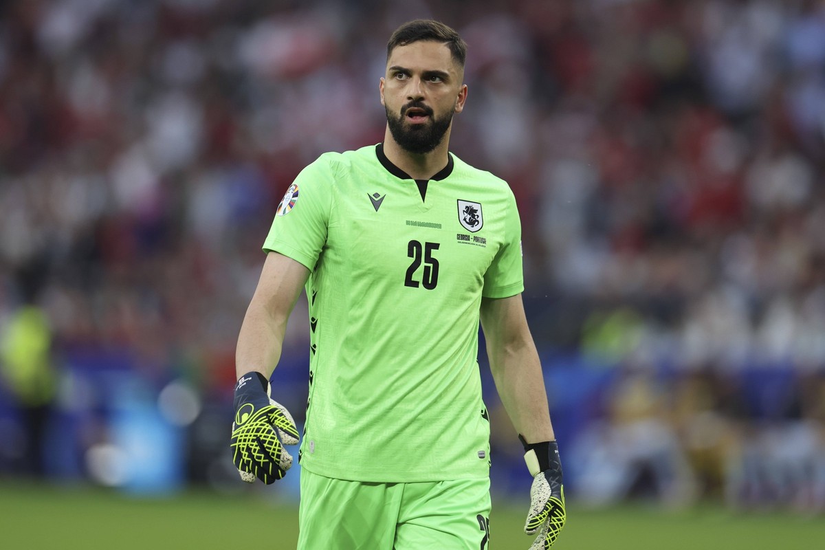 Georgia v Portugal UEFA EURO, EM, Europameisterschaft,Fussball 2024 Group F Giorgi Mamardashvili of Georgia celebrates his sides 1st goal during the UEFA Euro 2024 Group F match between Georgia and Po ...