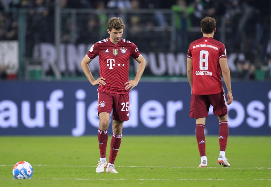 MUELLER Thomas Team FC Bayern Muenchen DFB Pokal Spiel Saison 2021 - 2022 Spiel Borussia Moenchengladbach - FC Bayern Muenchen 5 : 0 am 27.10.2021 in Moenchengladbach DFL REGULATIONS PROHIBIT ANY USE  ...