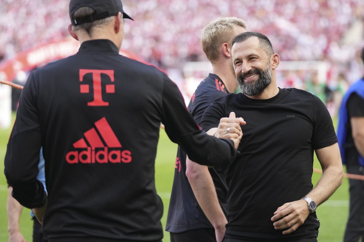 Bayern Munich sporting director Hasan Salihamidzic, right, and Bayern&#039;s head coach Thomas Tuchel celebrate winning the German championship after the German Bundesliga soccer match between 1.FC Co ...