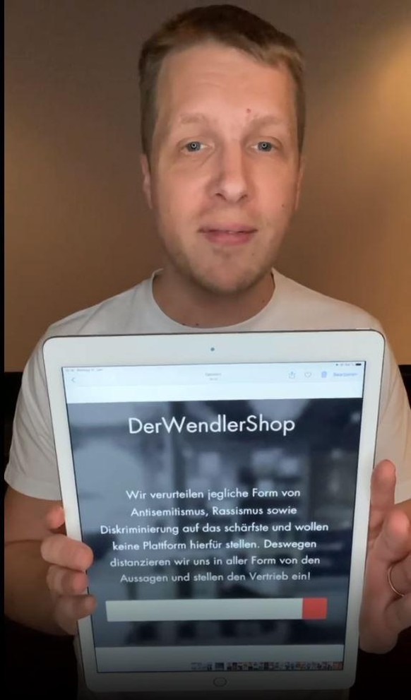 Oliver Pocher spricht in seiner Bildschirmkontrolle über den Wendler-Shop.