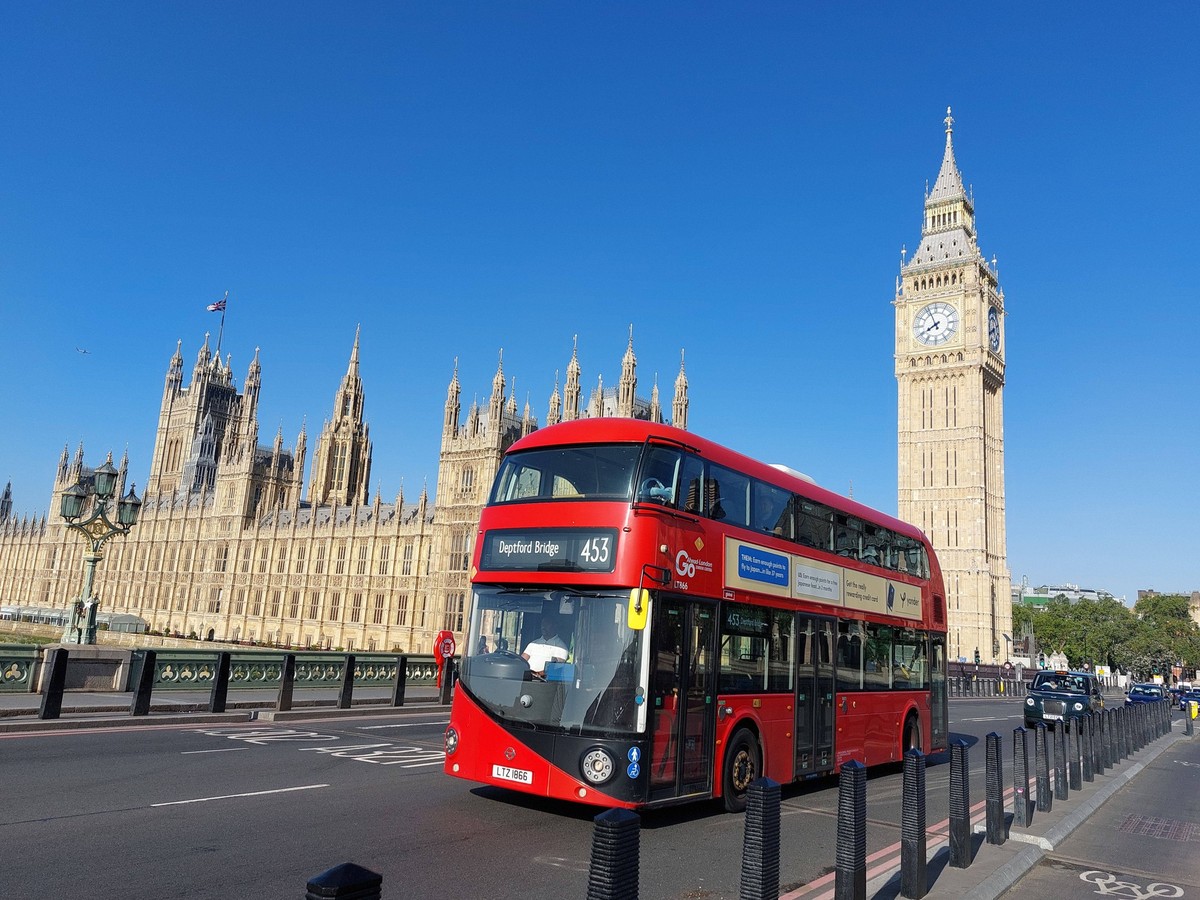 London Themenbild - Sehenswürdigkeiten von London, Hauptstadt von England, Großbritannien Themenbild - Sehenswürdigkeiten von London, Hauptstadt von England, Großbritannien Big Ben mit House of Parlia ...