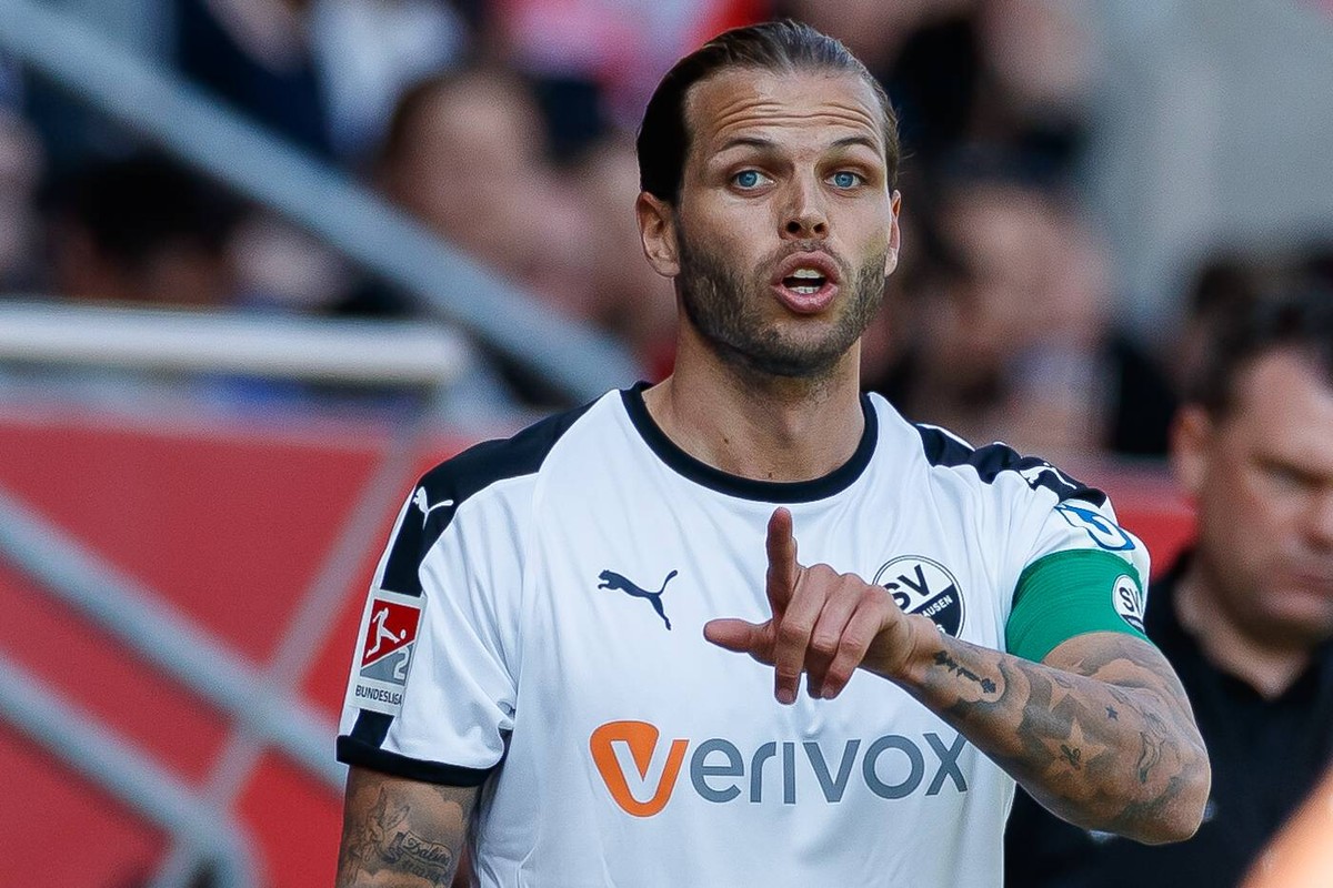 Ingolstadt, Deutschland, 31.03.2019, 2. Bundesliga 27. Spieltag, FC Ingolstadt 04 - SV Sandhausen, Dennis Diekmeier (SVS) gestikuliert, gestik ( DeFodi048 *** Ingolstadt Germany 31 03 2019 2 Bundeslig ...
