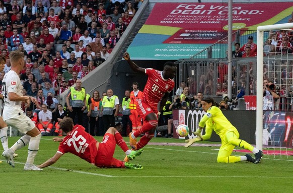 Yann Sommer (r.) war beim 1:1 zwischen Bayern und Gladbach der Mann des Spiels.