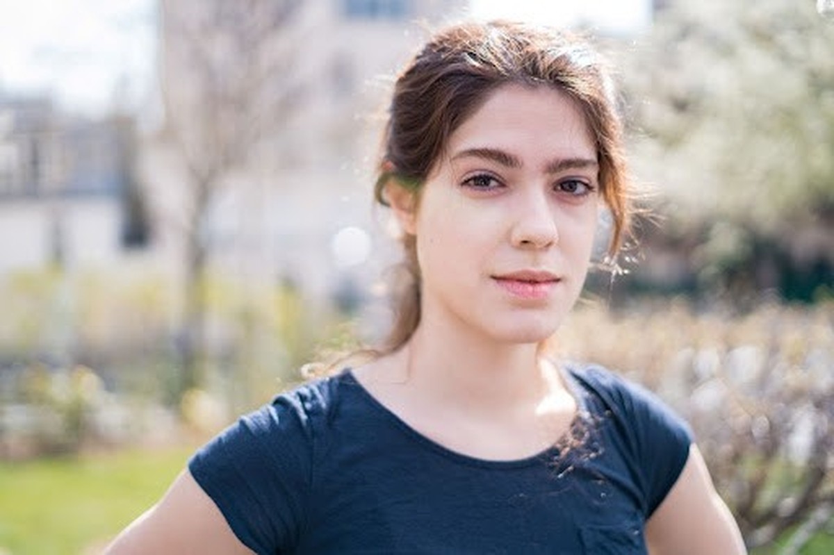 Darya Sotoodeh engagiert sich zu Antirassismus und Intersektionalität innerhalb der Klimagerechtigkeitsbewegung.
