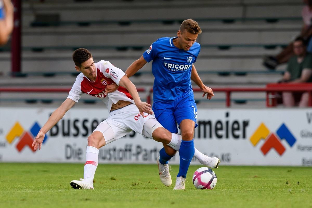 Verl, Germany 25.07.2018, 2. Bundesliga Testspiel, VfL Bochum - AS Monaco, Julien Serrano (AS Monaco) und Tom Weilandt (Bochum) im zweikampf ( DeFodi001 *** Verl Germany 25 07 2018 2 Bundesliga Test m ...