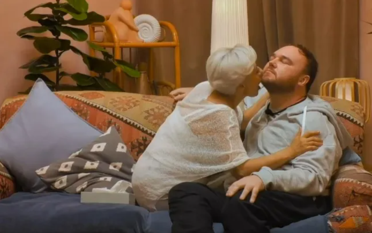 In der Dating-Show kommt eine sogenannte "Surrogat-Therapie" zum Einsatz.
