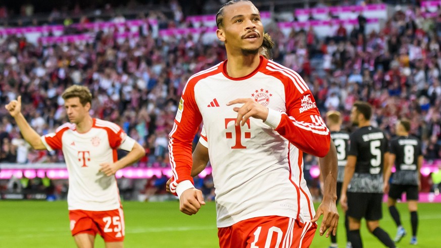 GER, DFB, FC Bayern Muenchen vs. SC Freiburg / 08.10.2023, Allianz Arena, Muenchen, GER, DFB, FC Bayern Muenchen vs. SC Freiburg, im Bild Jubel nach dem Tor zum 3-0 durch Leroy San / Sane FC Bayern 1 ...