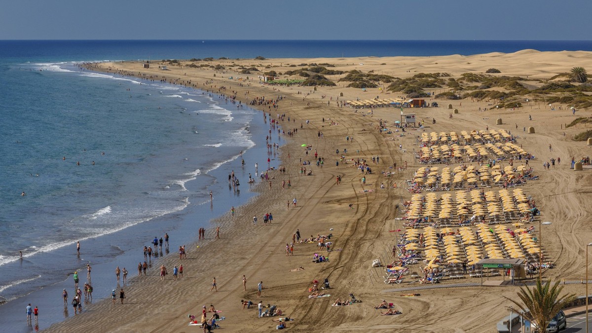 Strand von Playa des Ingles mit den Dünen von Maspalomas, Gran Canaria, Kanarische Inseln, Spanien, Playa des Ingles, Gran Canaria, Kanarische Inseln, Spanien, Europa Beach of Playa des Ingles with th ...