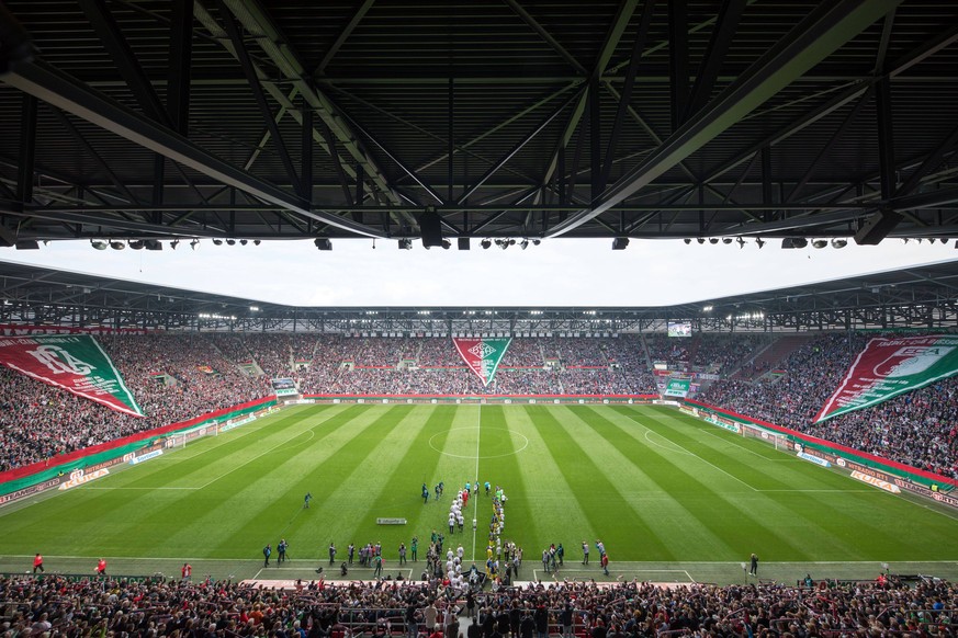 Ausverkauftes Stadion, Choreo, FC Augsburg vs. RB Leipzig, Fussball, 1.Bundesliga, 20.10.2018, DFL REGULATIONS PROHIBIT ANY USE OF PHOTOGRAPHS AS IMAGE SEQUENCES AND/OR QUASI-VIDEO Augsburg Bayern Deu ...