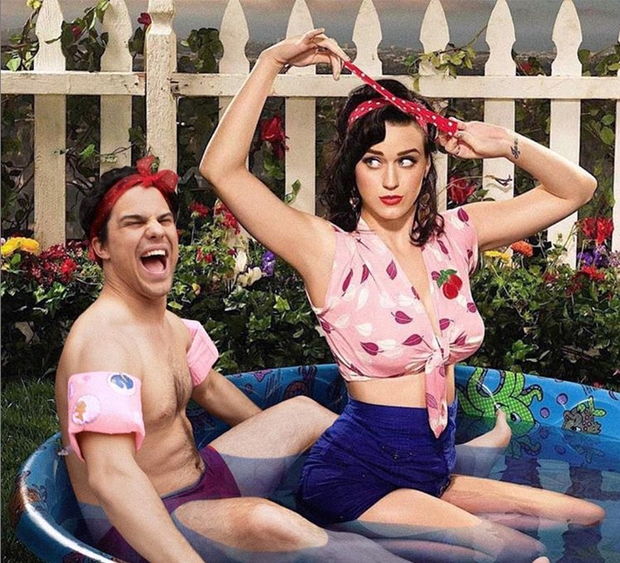In einem Becken mit Katy Perry.
