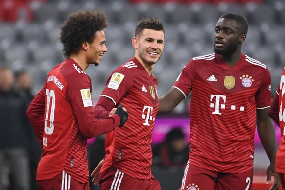 Dayot UPAMECANO und Leroy SANE mit Corona infiziert. Archivfoto:Torjubel Leroy SANE (li,Bayern Muenchen), mit Lucas HERNANDEZ (Bayern Muenchen) und Dayot UPAMECANO (Bayern Muenchen) nach Tor zum 3-0,  ...