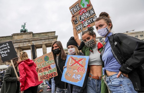 BERLIN, GERMANY - SEPTEMBER 25: Climate activists gather on a &quot;Global Day of Action&quot; organized by the &#039;Fridays for Future&#039; climate change movement during the coronavirus pandemic o ...