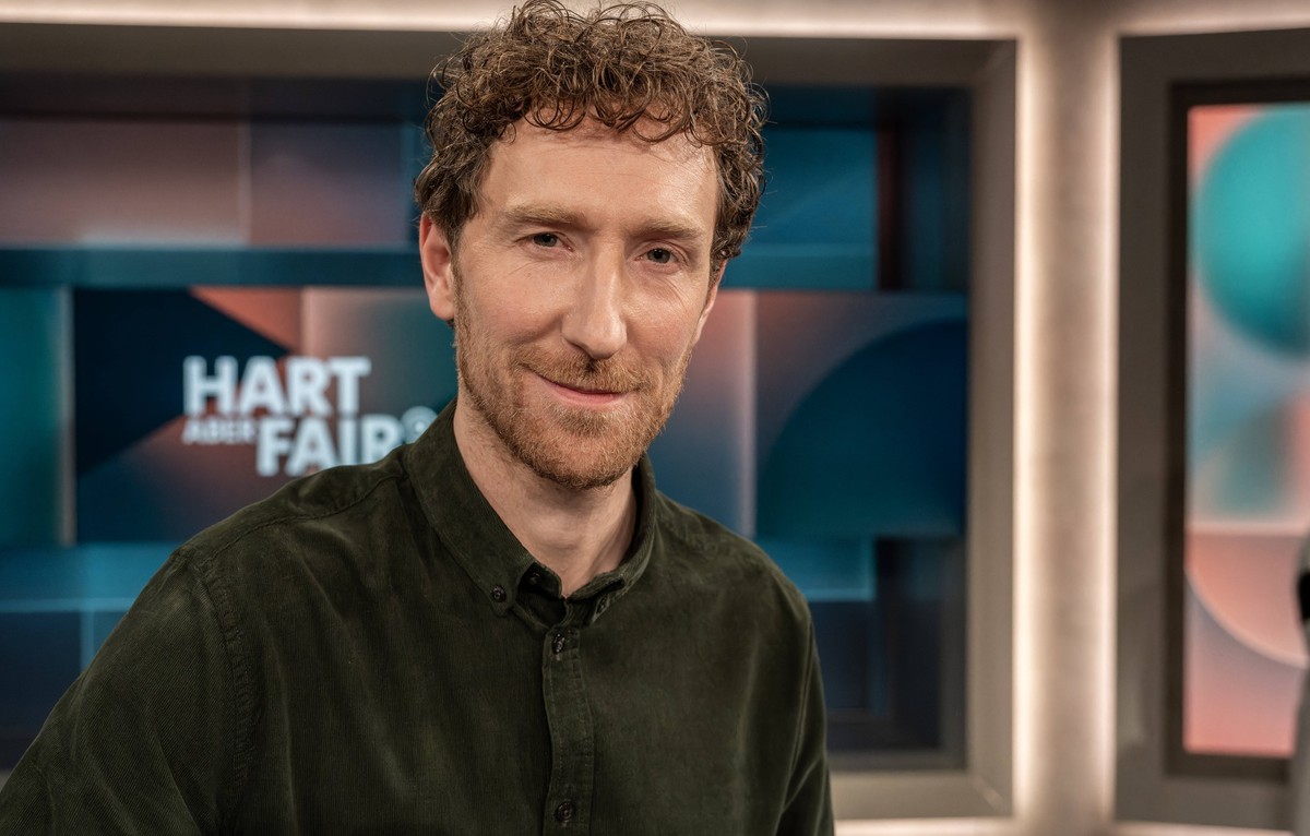 Hart aber Fair am 25. November 2024 aus Köln. Im Bild Louis Klamroth, Gastgeber der Talkrunde. Was passiert mit der SPD nach dem vergeblichen Bemühen innerhalb der Partei, den beliebten Verteidigungsm ...