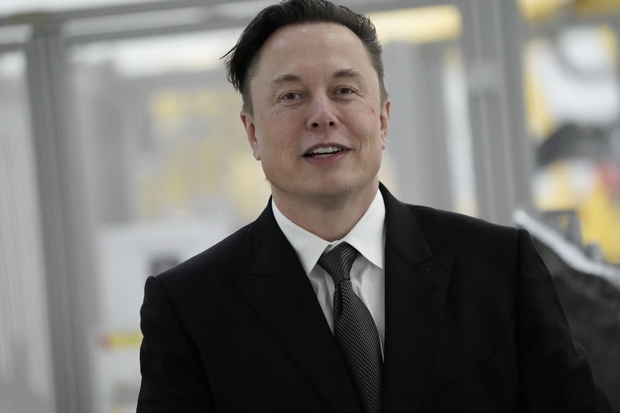 Elon Musk wettert auf Twitter gegen eine beliebte Fantasy-Serie und ein Amazon-Großprojekt.