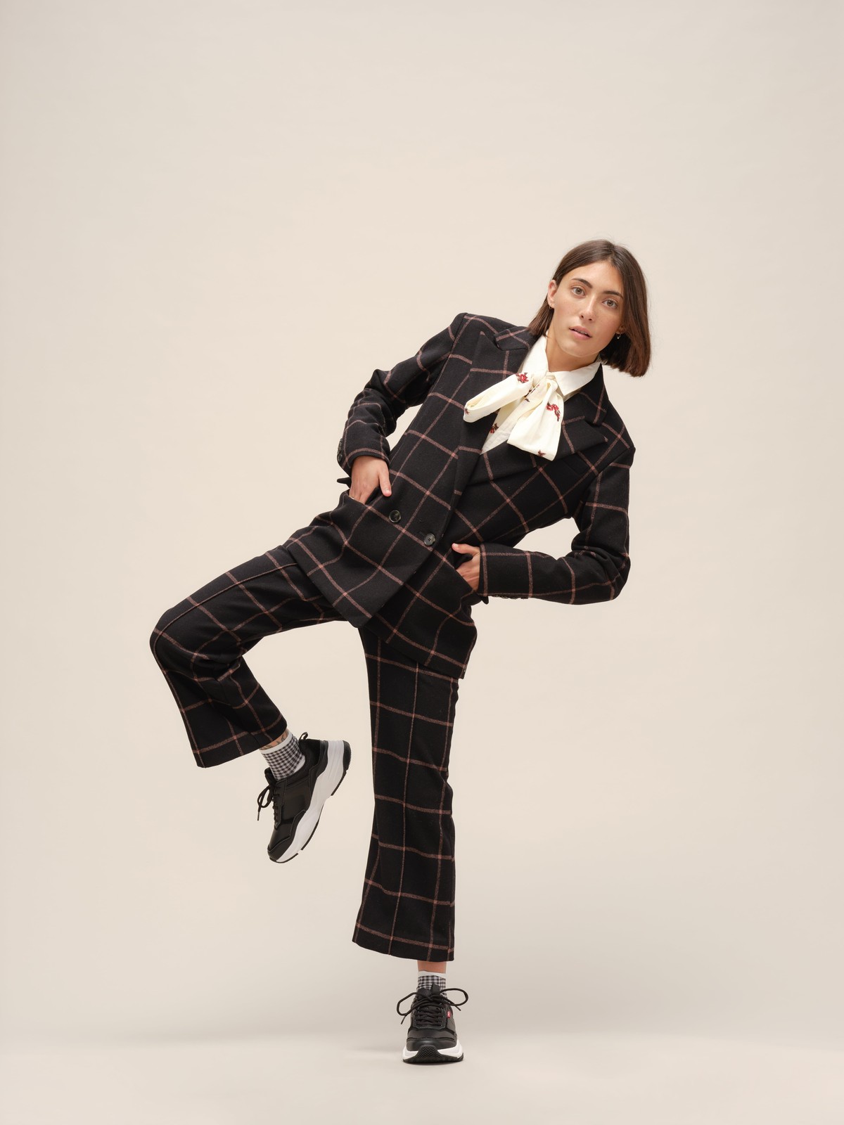 Die Math Club Flare Hose mit hoher Taille und ausgestelltem Bein in 7/8-Länge verleiht dir einen coolen Retro-Look.