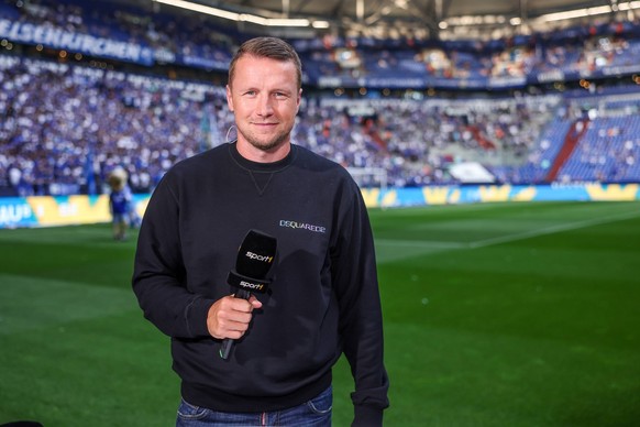 03.08.2024, Fussball, Saison 2024/2025, 2. Bundesliga, 1. Spieltag, FC Schalke 04 - Eintracht Braunschweig, TV-Experte Maik Franz Gelsenkirchen Veltins Arena NRW Deutschland xRHR-FOTO/TRx *** 03 08 20 ...