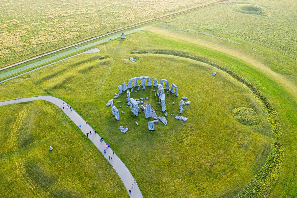 Stonehenge viewed from above, UNESCO World Heritage Site, Salisbury Plain, Wiltshire, England, United Kingdom, Europe PUBLICATIONxINxGERxSUIxAUTxONLY Copyright: GavinxHellier 794-4767