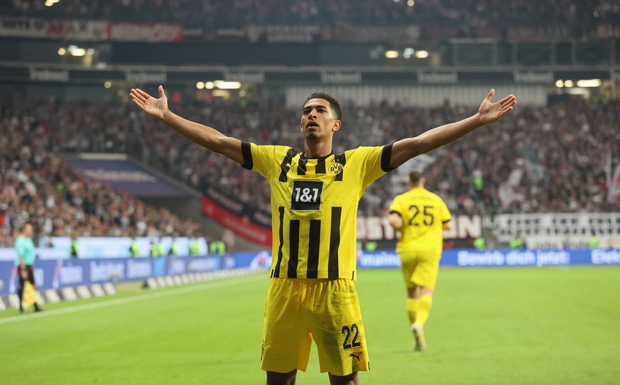 29.10.2022, Fussball Bundesliga, Eintracht Frankfurt - Borussia Dortmund, emonline, emspor, v.l., Torjubel zum 1:2 durch Jude Bellingham Borussia Dortmund, Goal celebration, celebrate the goal DFL/DFB ...