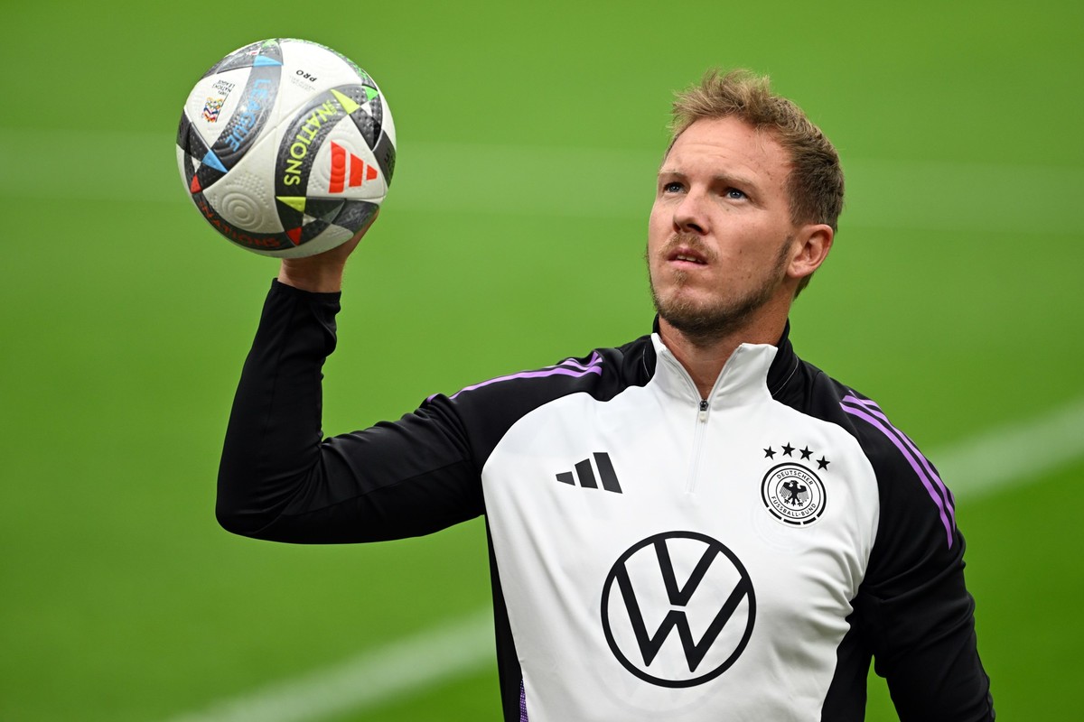 ARCHIV - 09.09.2024, Niederlande, Amsterdam: Fußball: Nationalmannschaft, Nations League, Abschlusstraining vor dem Spiel in den Niederlanden, Deutschlands Bundestrainer Julian Nagelsmann in Aktion wä ...