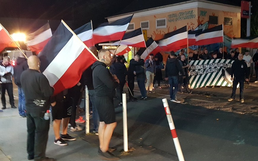 Neonazis rufen antisemitische Parolen in Dortmund – warum wird das nicht verboten?