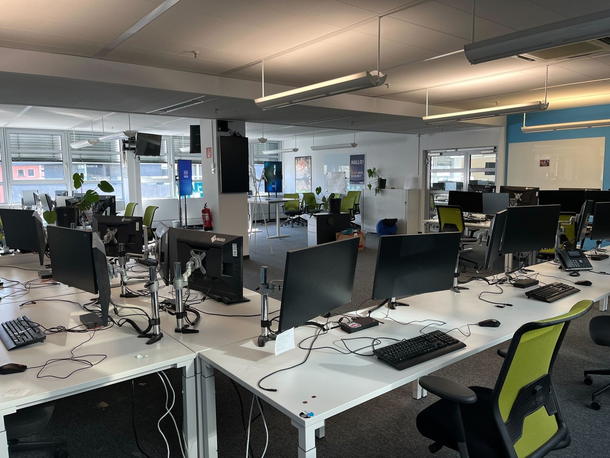 Das ist der Newsdesk von watson, wenn niemand da ist. (Also nie.)