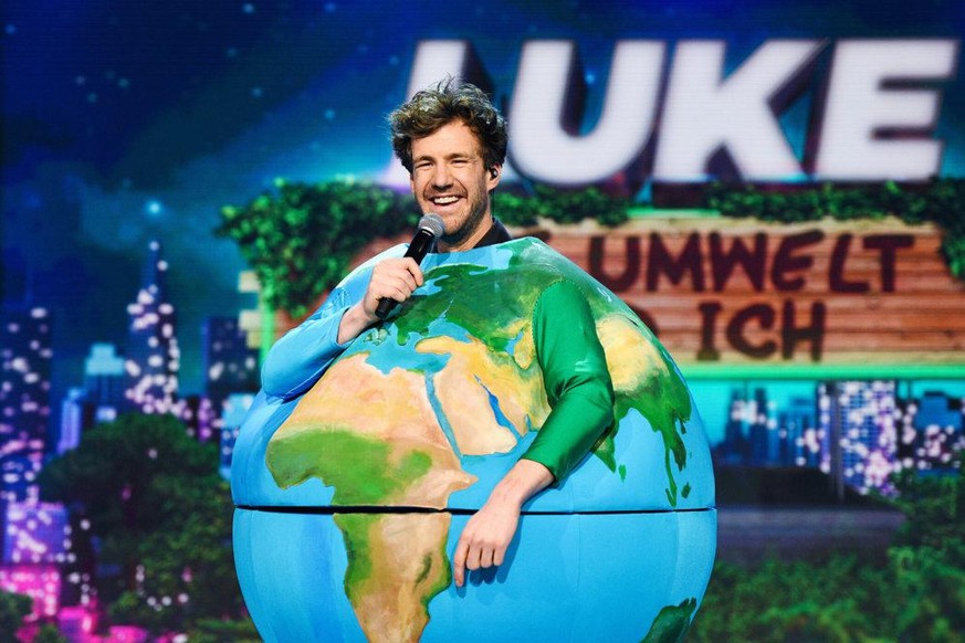 Luke Mockridge verkleidete sich im TV als Planet Erde.