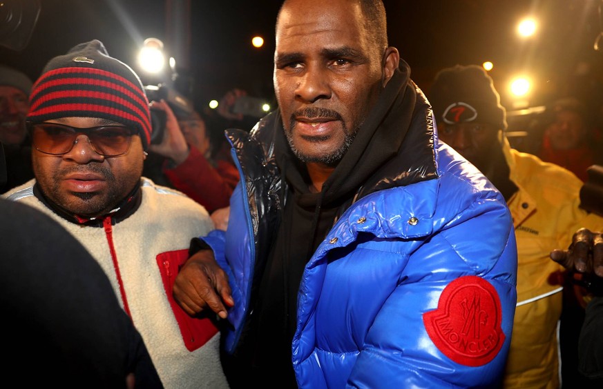 February 22, 2019 - Chicago, IL, USA - R. Kelly turns himself in at 1st District police headquarters in Chicago on Friday, Feb. 22, 2019. Chicago USA PUBLICATIONxINxGERxSUIxAUTxONLY - ZUMAm67_ 2019022 ...