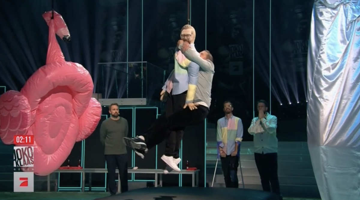 Klaas klammerte sich verzweifelt an eine Joko-Puppe im Finale.