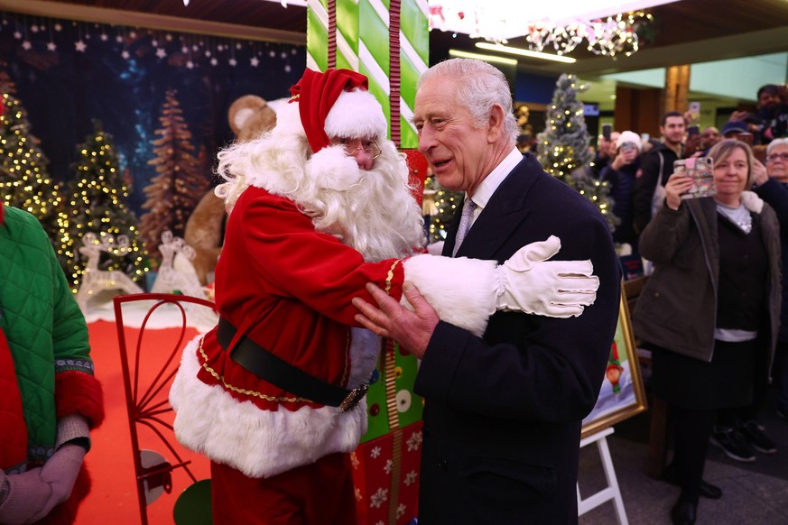 King Charles III Visits Ealing Broadway Shopping Centre LONDON, ENGLAND - DECEMBER 7: King Charles III visits Ealing Broadway Shopping Centre to tour the Christmas Market, meet local business owners a ...