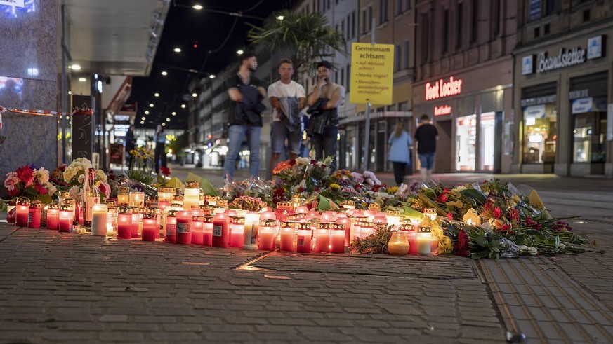 Schock und Trauer der Würzburger sitzen tief nach dem Attentat in der Innenstadt.
