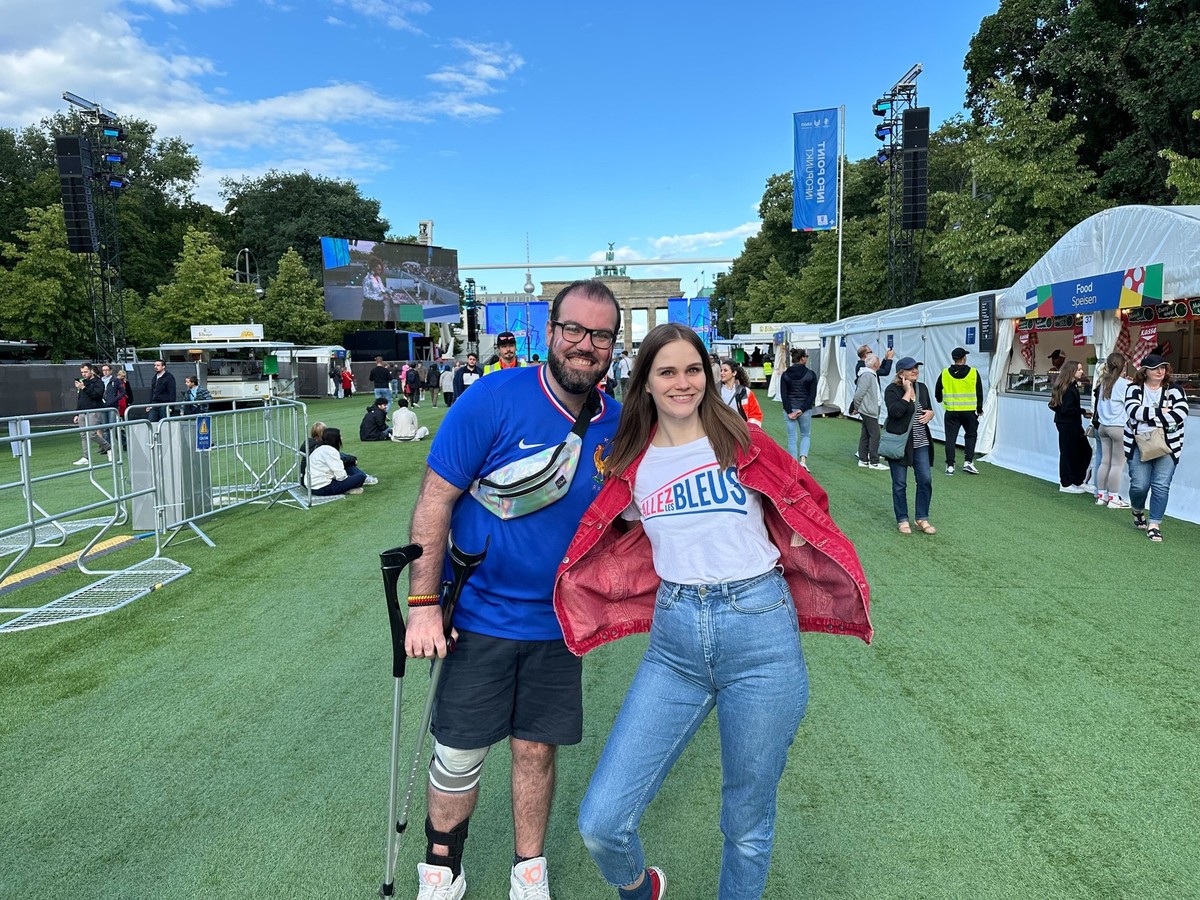 Die Franzosen Julien und Meghan stachen bei der Fanmeile aus der Masse heraus.