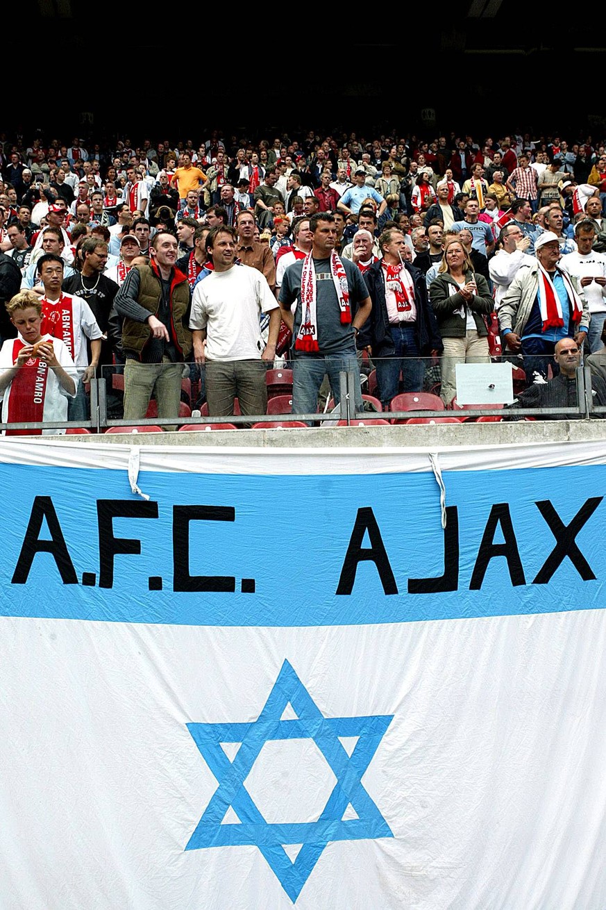 seizoen 2003 / 2004 , amsterdam 09-05-2004 , ajax - nax 2-0 . kampioenschap ajax . ajax fans supporters vlag van israel ajax kampioen 2003 / 2004 *** season 2003 2004 amsterdam 09 05 2004 ajax nax 2 0 ...